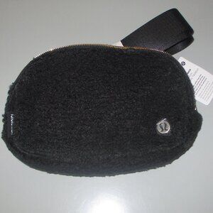 Lululemon Everywhere Fleece Belt Bag Black & Gold - NWT